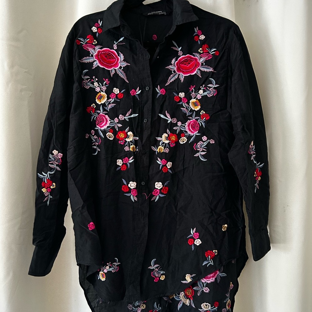 ZARA Floral  Embroidered Black button down Shirt: Small